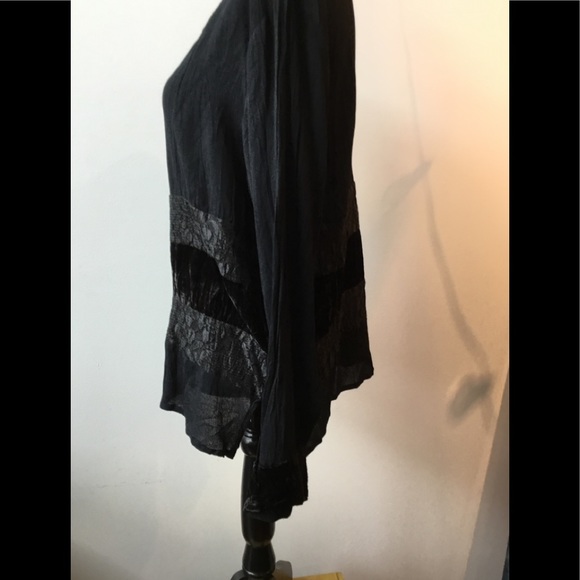 Chianna Black rayon crepe and velvet pullover top - Picture 2 of 7